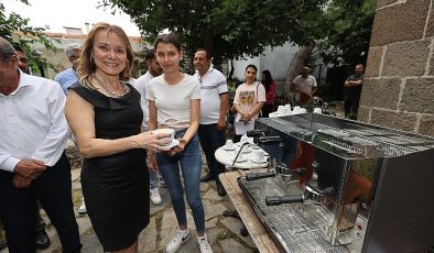 Konak’ta sertifika gururu: Genç Romanlar barista oldu