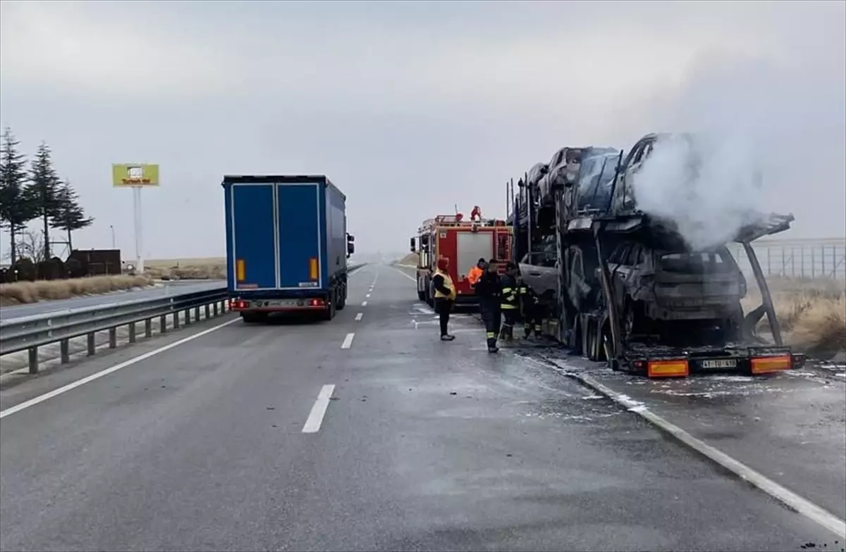 Emirdağ’da Tır Yangını: 6 Otomobil Hasar Gördü