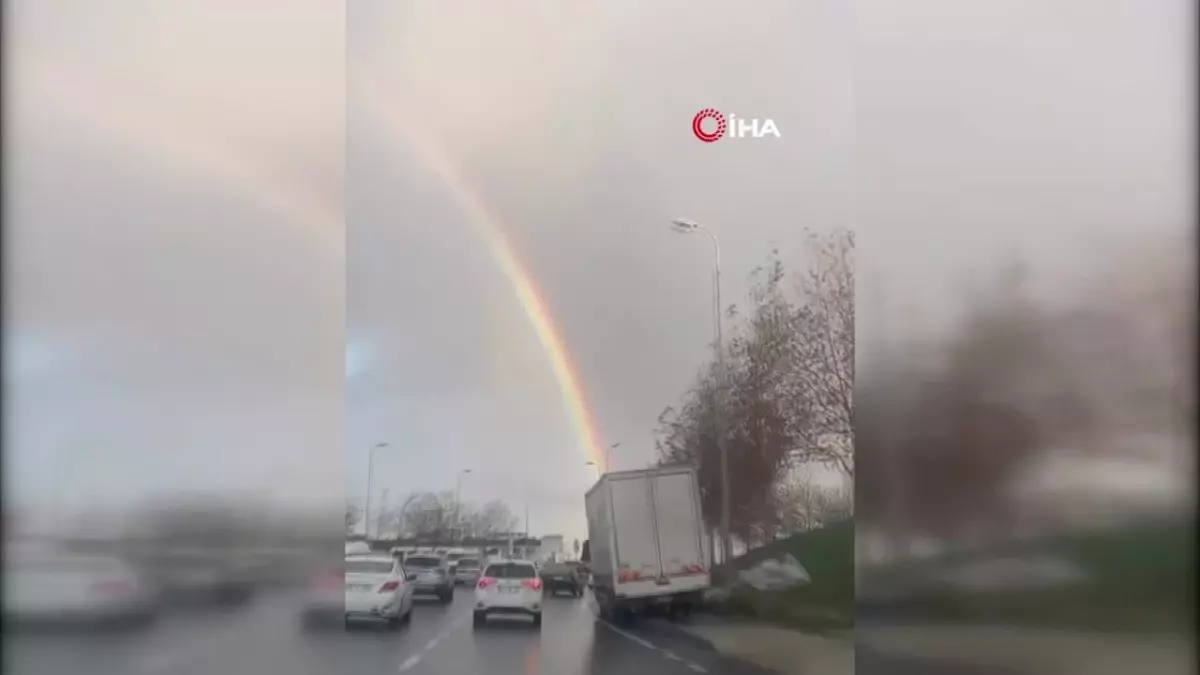 İstanbul’da Yağmur Sonrası Gökkuşağı Görsel Şöleni