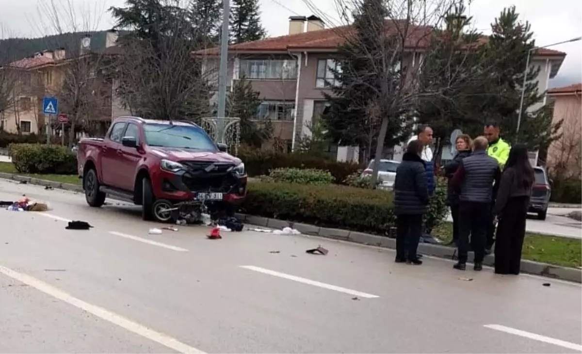 Bolu’da Yaya Geçidinde Elektrikli Bisikletli Kadın Kamyonetle Çarpıştı, Hayatını Kaybetti