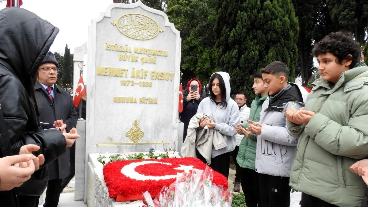 İstiklal Marşımızın Yazarı Mehmet Âkif Ersoy, vefatının 88.yılında kabri başında dualarla anıldı