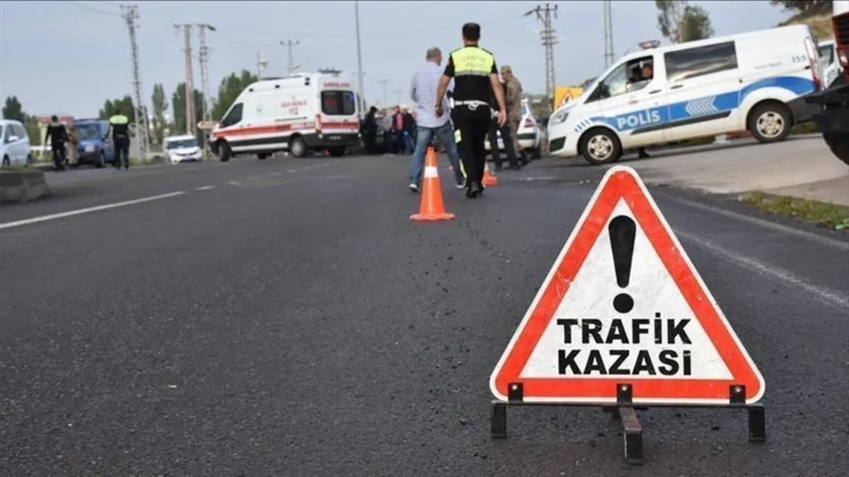 Kocaeli’de 2 otomobilin çarpıştığı kazada 3 kişi yaralandı